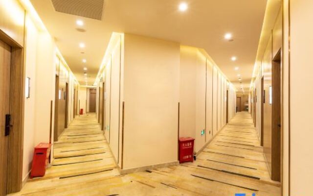 Qingmu Select Hotel (Shanghai Railway Station Zhongxing Road Metro Station)