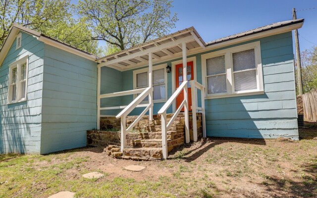 Vibrant Fayetteville Home - Walk Downtown!