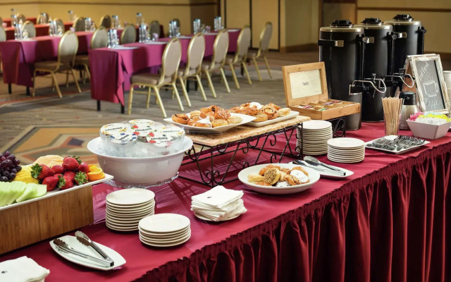 DoubleTree by Hilton Claremont