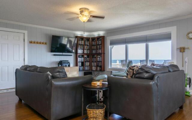 Breezy Oaks by Oak Island Accommodations