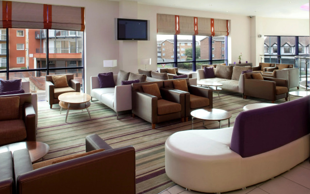 Holiday Inn Express London - Newbury Park, an IHG Hotel