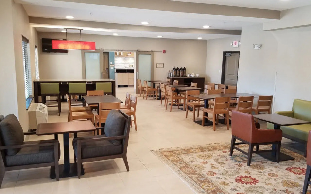 Country Inn & Suites by Radisson, St. Cloud West, MN