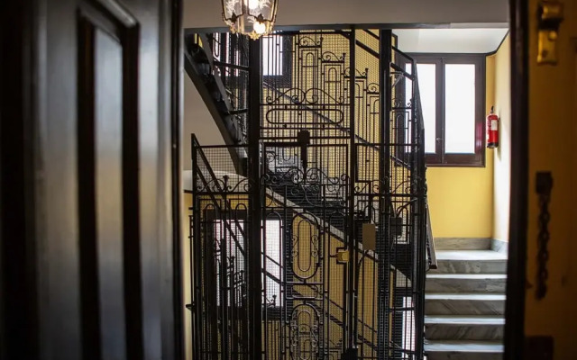 Lovely 3bed W/balcony in Madrid City Center