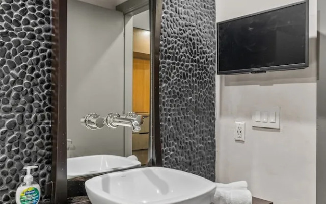 Stylish Westwood Condo