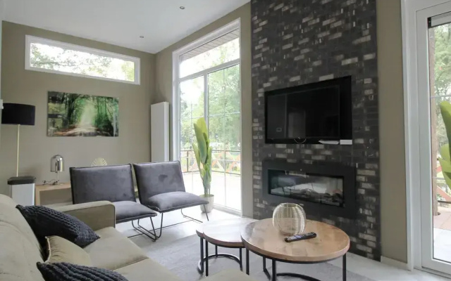 Modern Holiday Home With Decorative Fireplace