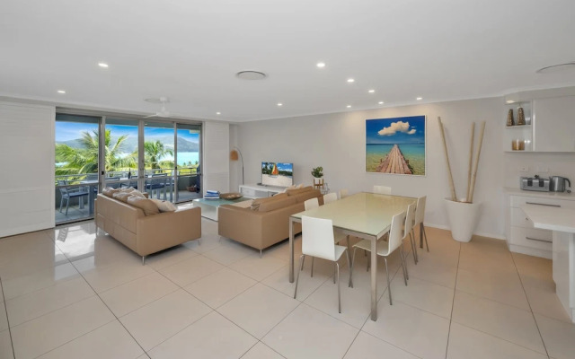 Poinciana Lodges -Ocean Views