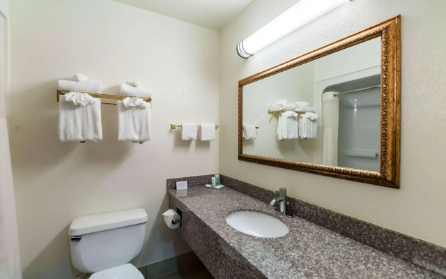 Red Roof Inn & Suites Chestertown