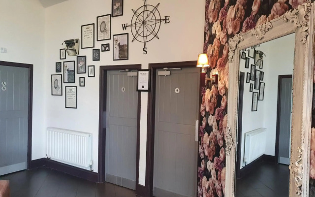 Cuttle Bridge Inn Hotel