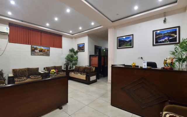 OYO 28555 Sandalee Comforts