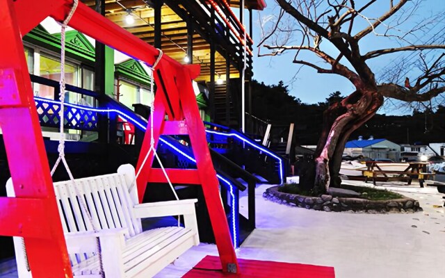 Tongyeong Look at the Sea Pension