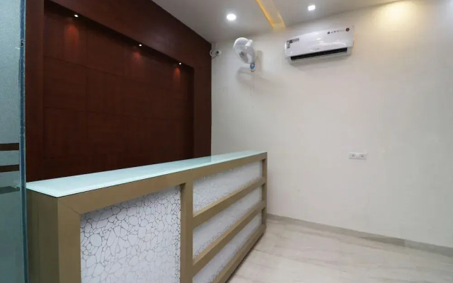 OYO 22979 Saffron Hotel