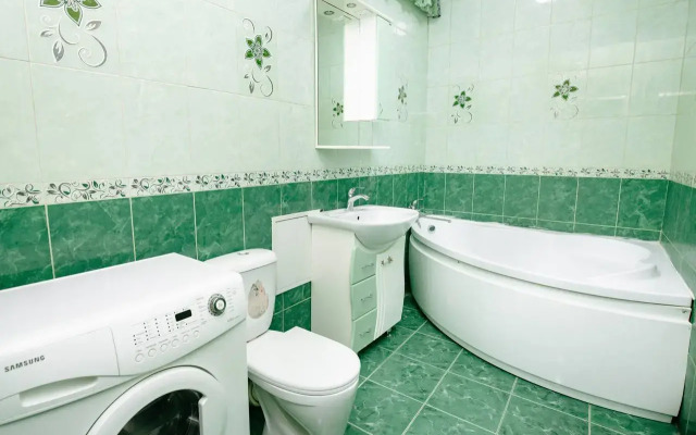 Vesennjaja 6 Trehkomnatnye apartamenty rjadom s Naberezhnoj