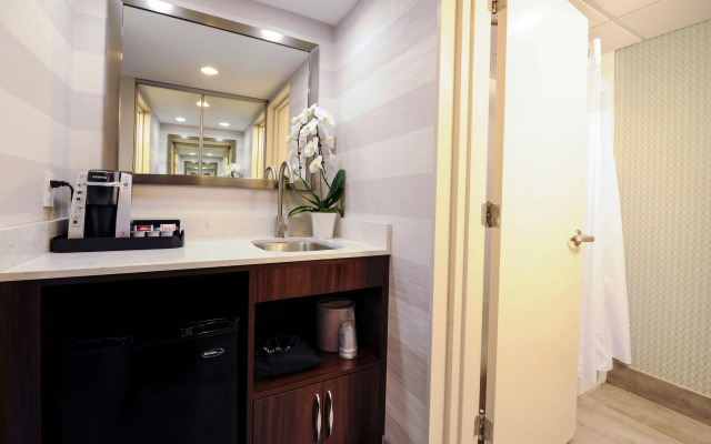 Holiday Inn Niagara Falls - By The Falls by IHG