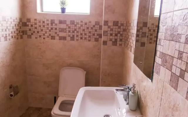 Huku Qwetu C5 City Breeze Apartment