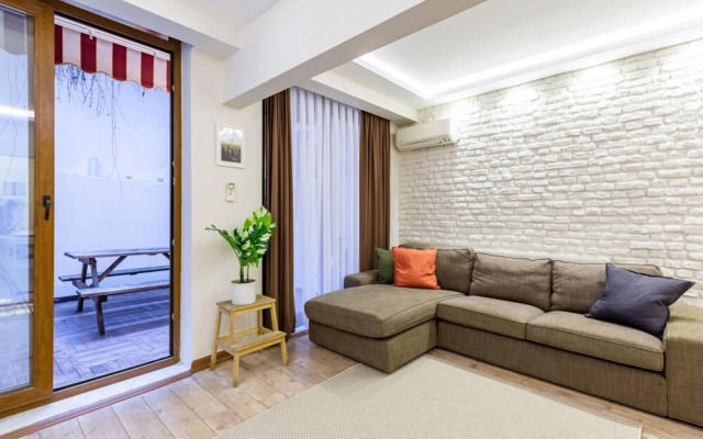 Missafir Excellent Flat With Backyard in Nisantasi