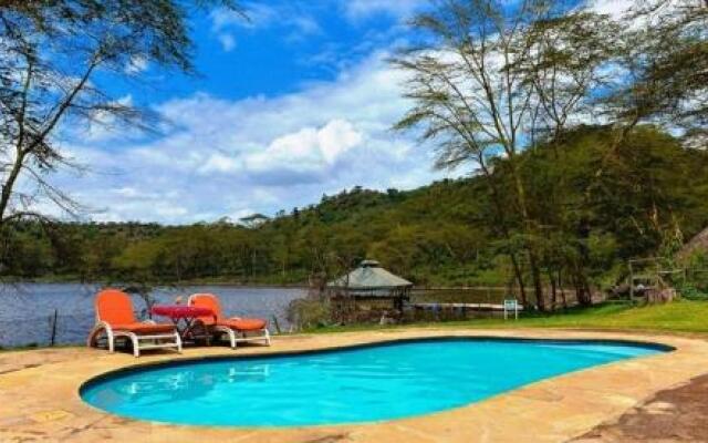 Crater Lake Tented Camp & Game Sanctuary