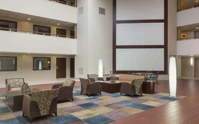 Quality Suites Lansing