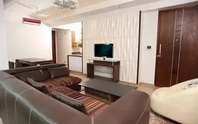 Laurent & Benon Suites - Santacruz East