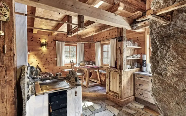 Felsenhutte Modern Retreat