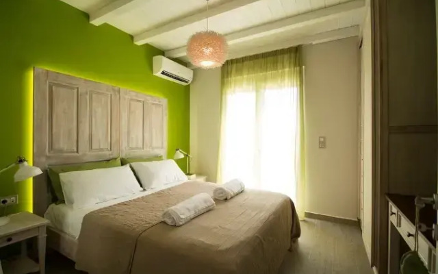 Seabreeze Villa - with Jacuzzi & heated pool
