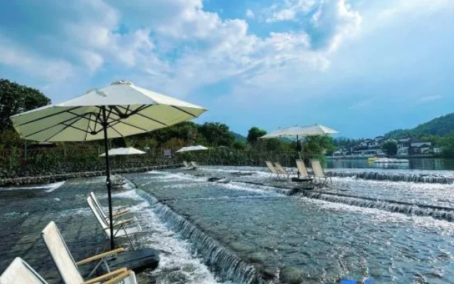 Yundi ·Coffee Canyoning Family Vacation Homestay (Anji Yunshang Grassland Branch)