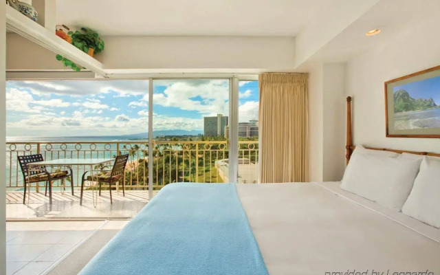 Waikiki Shore by OUTRIGGER