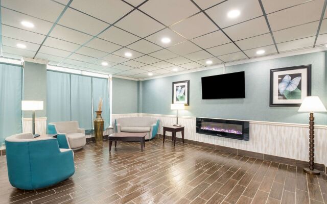 Finger Lakes Inn & Suites