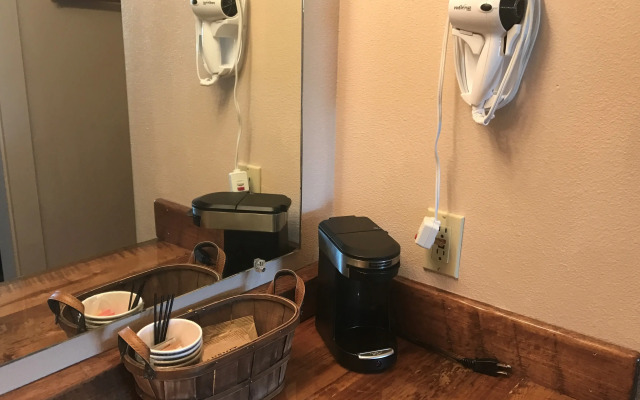 Broken Spur Inn & Steakhouse