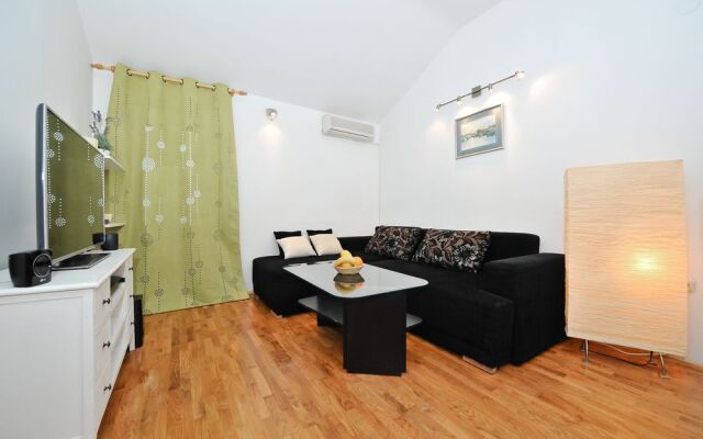 Feel Center Apartments.