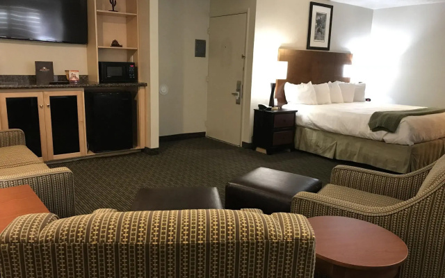 Dinosaur Inn & Suites
