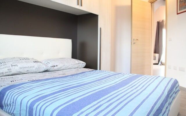 Modern & Chic Pool House 24