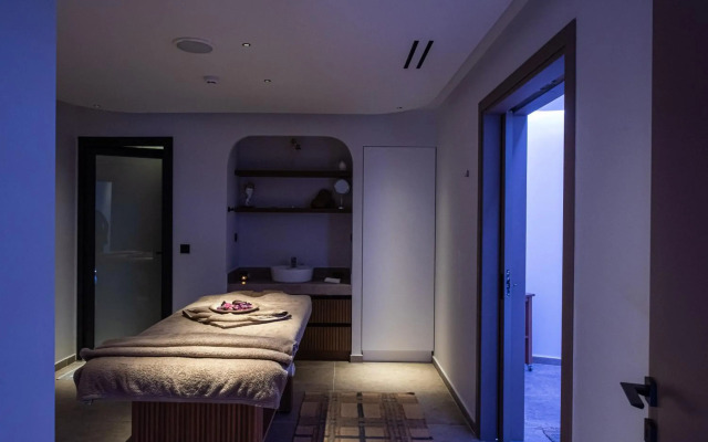 Noble Hotel Suites - Adults Only