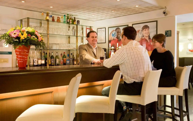 Отель Mermoz Paris Le Bourget