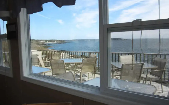 Bay Breeze Motel