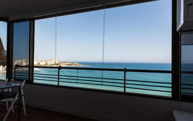 Amazing Sea Views with AC two min beach