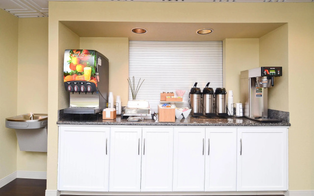 Best Western Cades Cove Inn