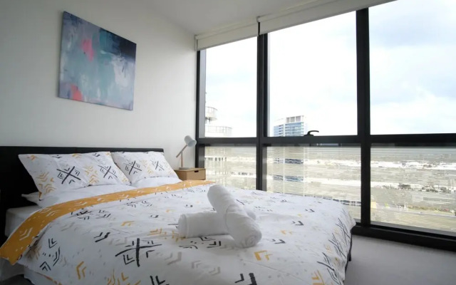 889 on Collins Waterfront Apartments
