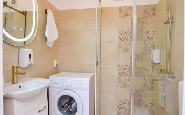 Tres Chic Studio - Victoria Avenue