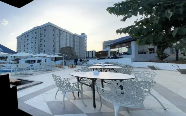 AA Hotel & Suites