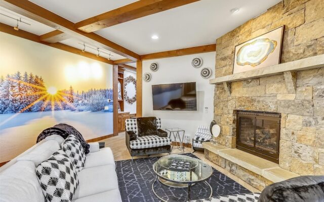 Highlands Hideaway 5 Bedroom Home by RedAwning