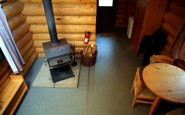 Becker's Lodge Bowron Lake Adventures Resort