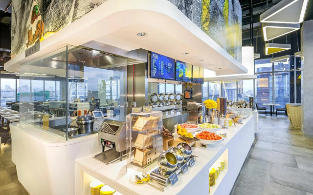 YELLO Hotel Harmoni Jakarta