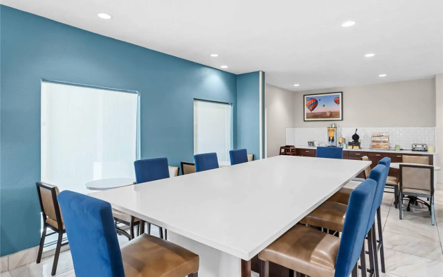 Quality Inn & Suites Sunport Airport Albuquerque