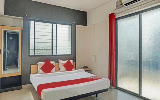 Hotel Green Leaves by OYO Rooms