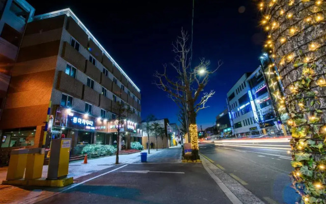 Kang Neung Dong-a Hotel