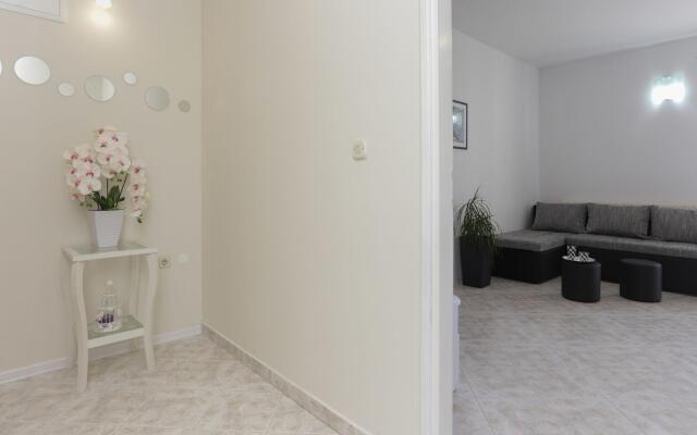 Apartment in Katel Gomilica Near Beach