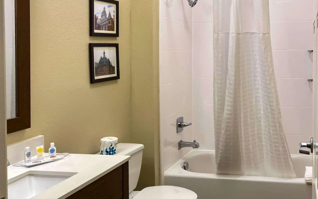 Comfort Suites