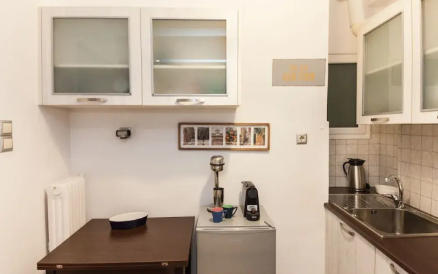Vironas Chic Sleek Modern Studio