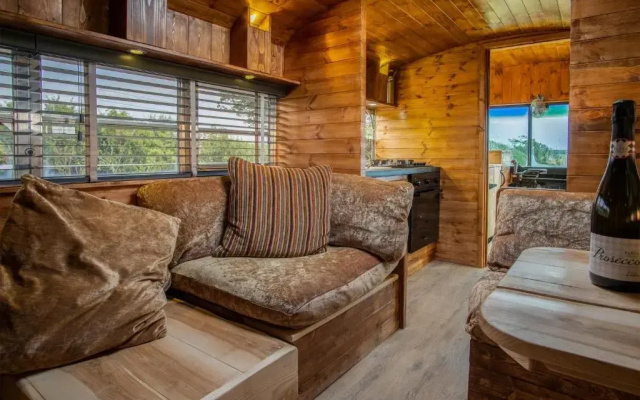 American School Bus - 1 Bedroom  - Blossom Farm - Tiers Cross