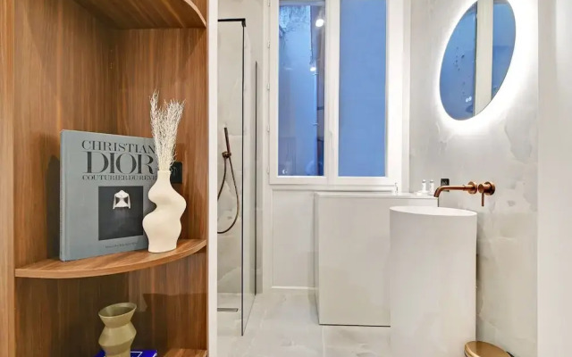 Chic and Spacious Apartment in the Heart of Paris